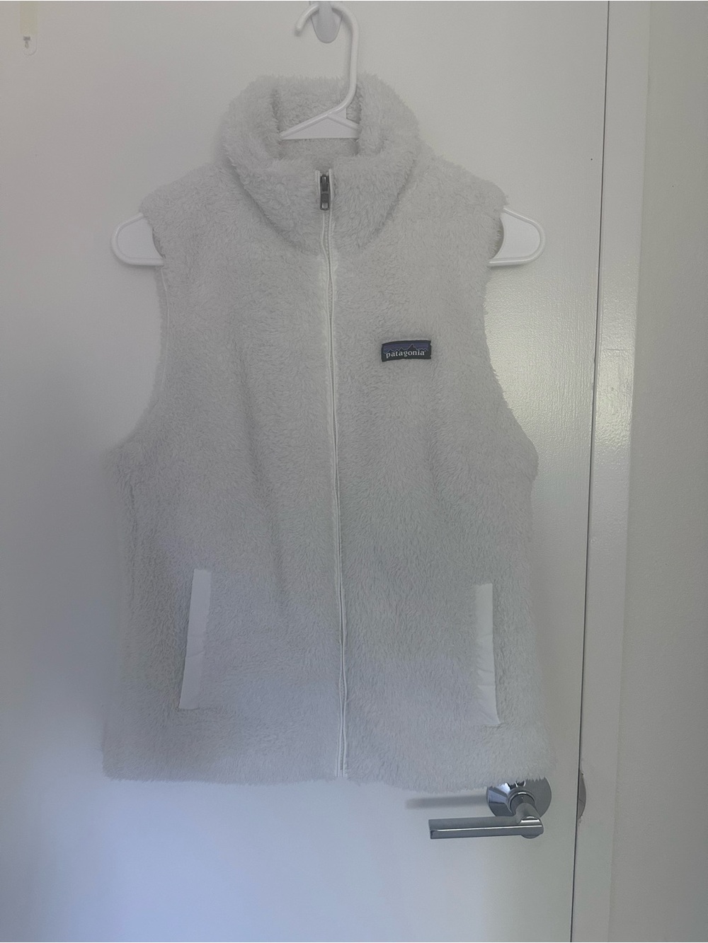 Patagonia Women’s White Fuzzy Fleece Full Zip Vest Size M